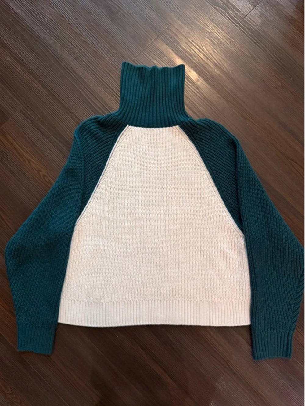 Pink Victoria’s Secret green white knit turtleneck sweater medium